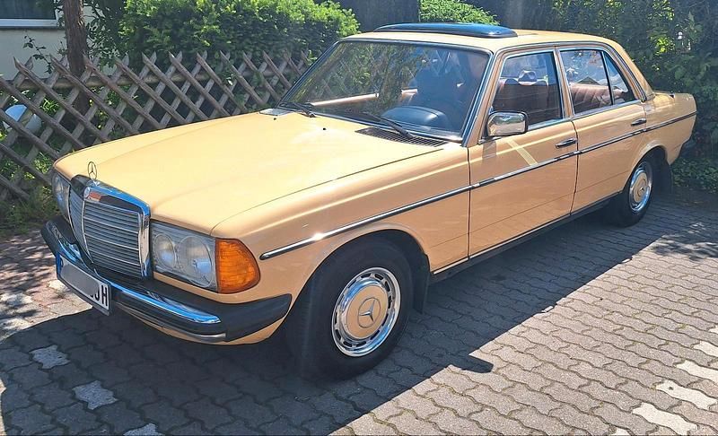 Gebraucht 1978 Mercedes 200 Limousine | 11.000 € - Bild 1/4