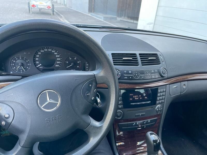 Schwarz Gebraucht 2005 Mercedes E220 Limousine | 4.000 € (Fairer Preis) - Bild 1/4