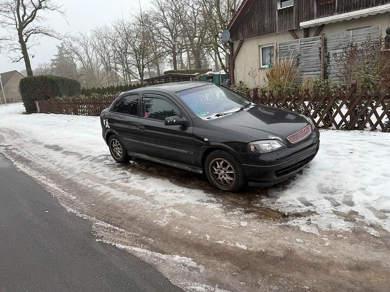 Gebraucht Opel Astra 125 PS (91 kW) 2001 Schwarz Coupé