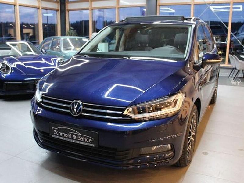 Blau Gebraucht 2024 VW Touran Comfortline Van / Kleinbus | 31.490 € (Fairer Preis) - Bild 1/4