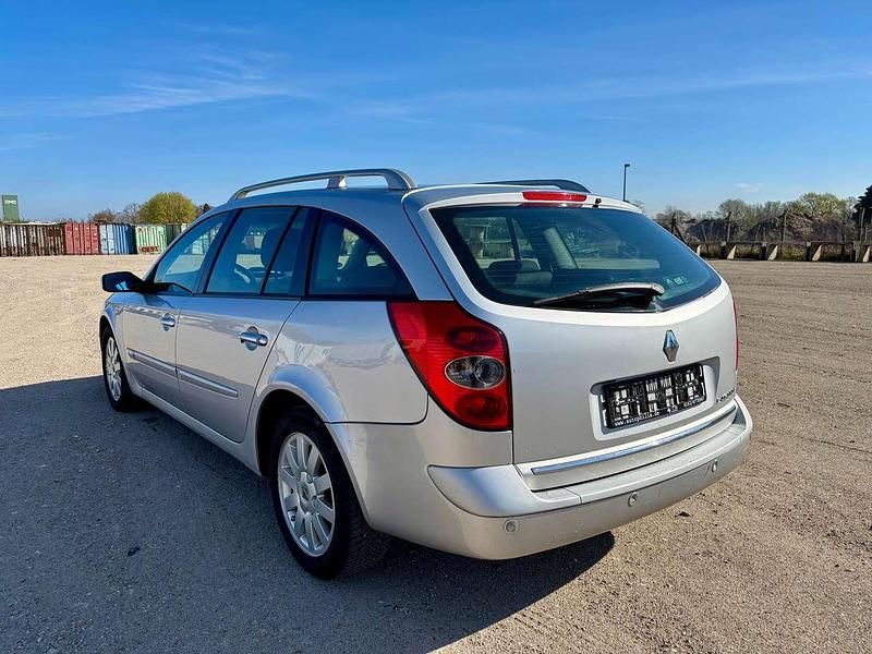 Gebraucht Renault Laguna II Privilege 135 PS (99 kW) 2005 Platingrau Kombi