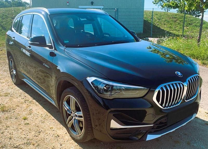 Schwarz Gebraucht 2019 BMW X1 xLine SUV | 20.900 € (Superpreis) - Bild 1/4