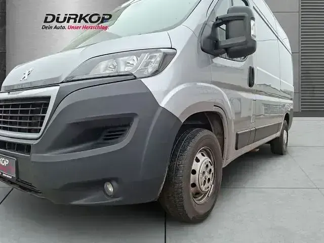 Gebraucht Peugeot Boxer 140 PS (102 kW) 2023 Grau Van