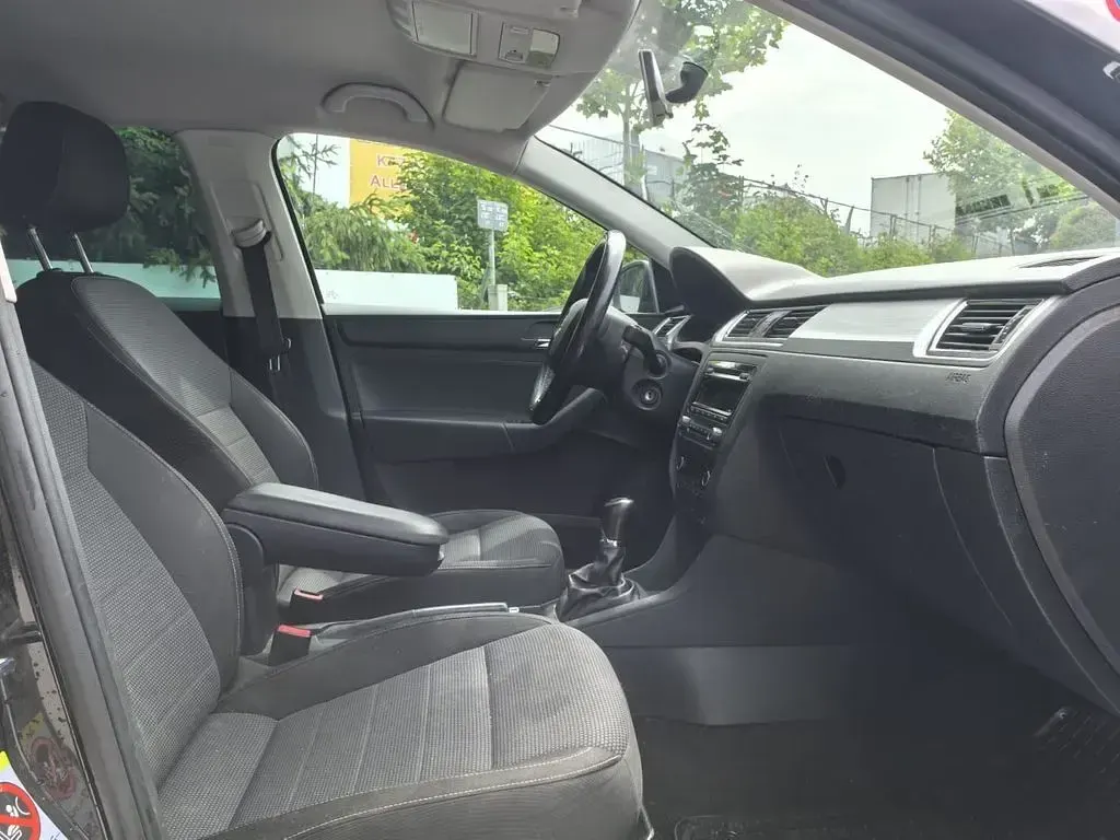 Gebraucht Skoda Rapid 105 PS (77 kW) 2014 Schwarz Kleinwagen