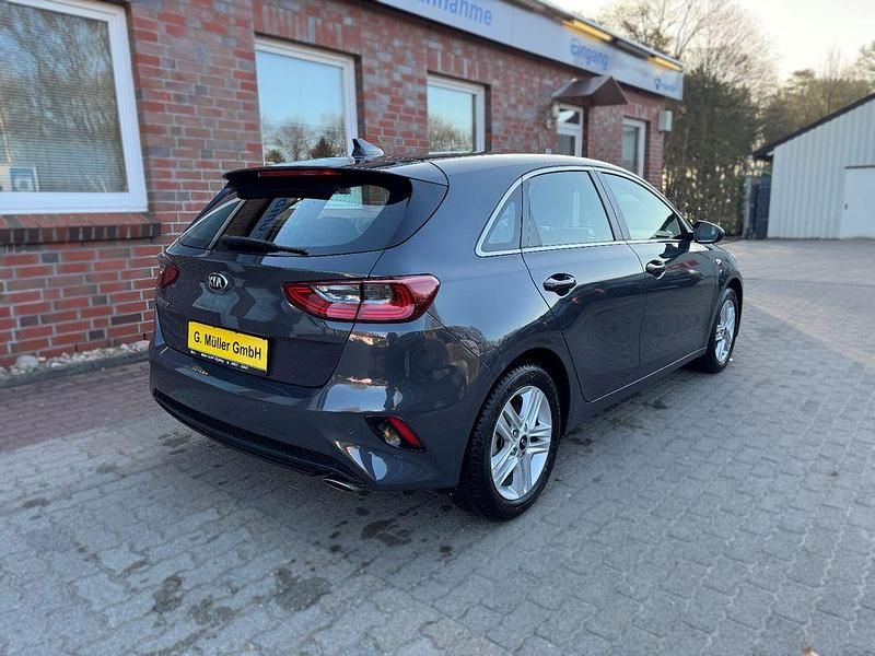 Gebraucht Kia Ceed Vision 140 PS (102 kW) 2021 Grau Kleinwagen
