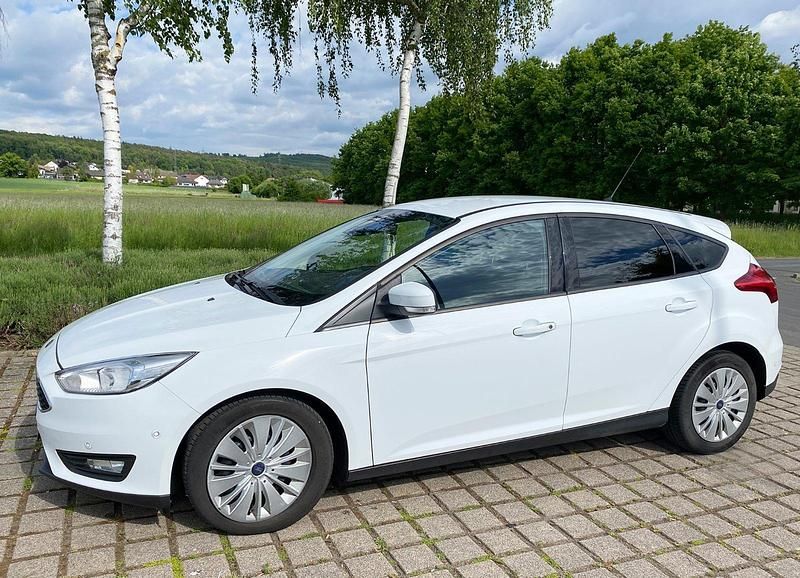 Weiß Gebraucht 2016 Ford Focus Business Edition Limousine | 7.500 € (Fairer Preis) - Bild 1/4