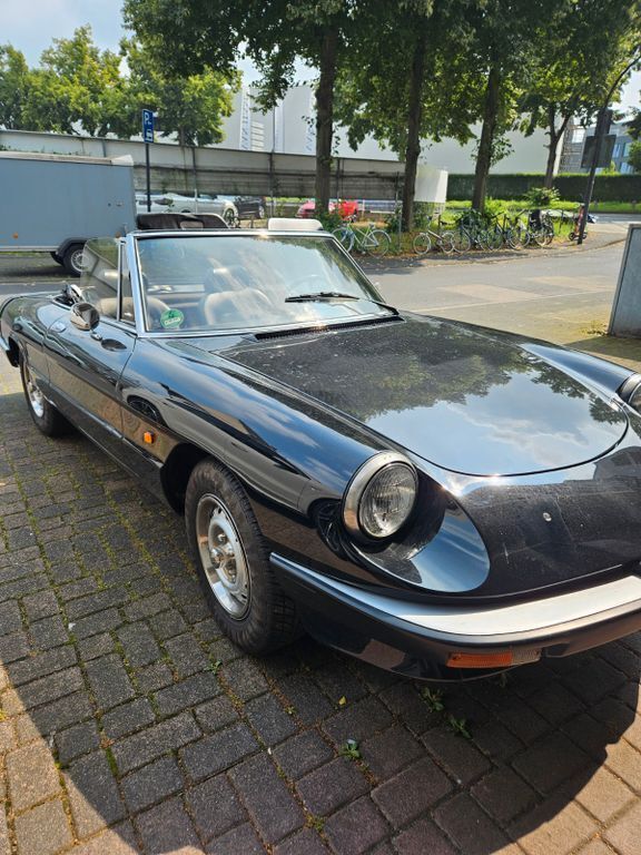 Schwarz Gebraucht 1989 Alfa Romeo Spider Cabrio | 10.500 € - Bild 1/4