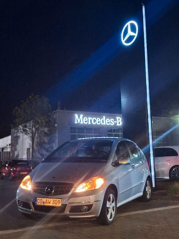 Silber Gebraucht 2010 Mercedes A150 Elegance Van / Kleinbus | 5.000 € (Fairer Preis) - Bild 1/4
