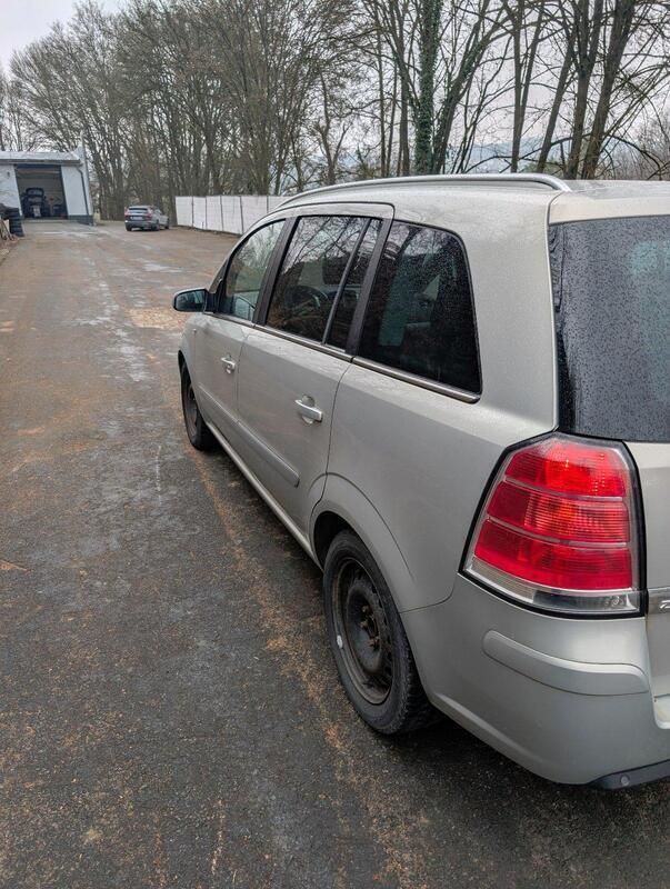 Gebraucht Opel Zafira 120 PS (88 kW) 2009 Silber Van / Kleinbus