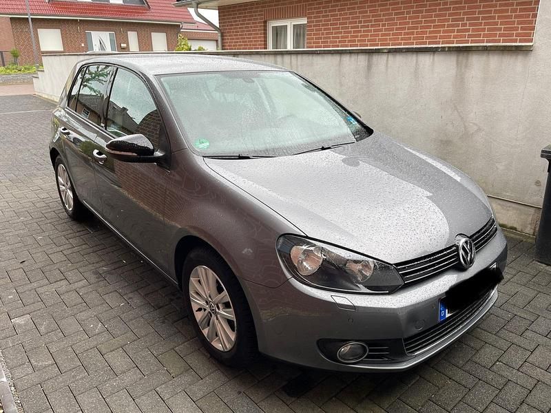 Grau Gebraucht 2012 VW Golf VI Style Limousine | 7.500 € (Fairer Preis) - Bild 1/4