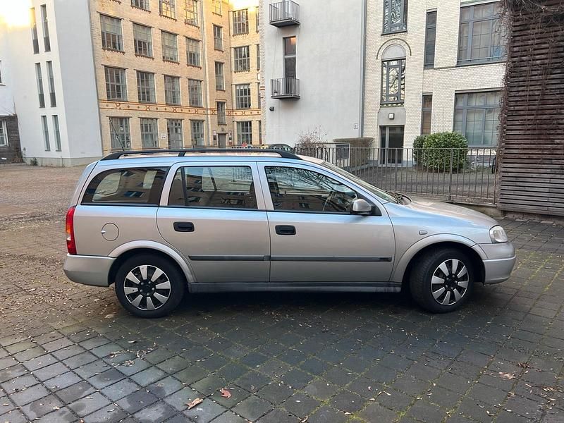 Gebraucht Opel Astra 116 PS (85 kW) 2000 Silber Kombi