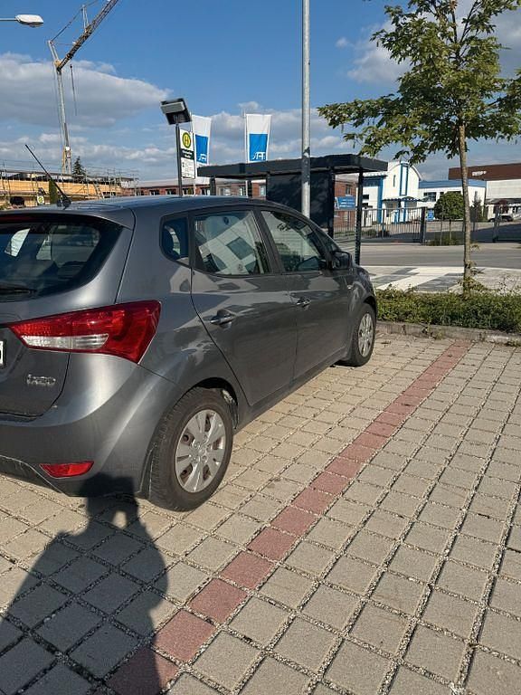 Gebraucht Hyundai ix20 Classic 90 PS (66 kW) 2012 Grau Kleinwagen
