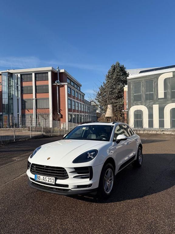 Weiß Gebraucht 2019 Porsche Macan SUV | 41.990 € (Fairer Preis) - Bild 1/4