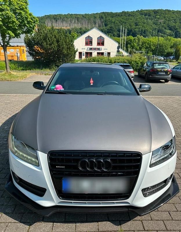 Weiß Gebraucht 2011 Audi A5 Sportback Ambiente Limousine | 7.500 € (Guter Preis) - Bild 1/4