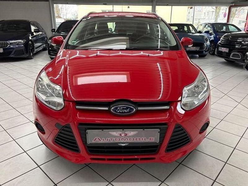 Gebraucht Ford Focus Trend 140 PS (102 kW) 2012 Rot Kombi
