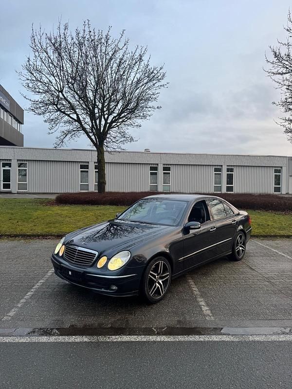 Gebraucht Mercedes E350 272 PS (200 kW) 2005 Andere farben Limousine