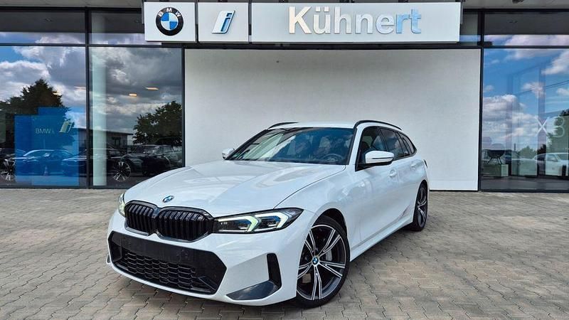 Alpinweiss iii weiss Gebraucht 2022 BMW 330 M Sport Kombi | 44.655 € (Etwas zu teuer) - Bild 1/4
