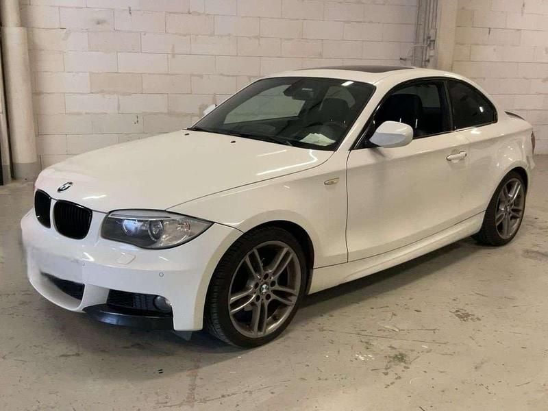 Alpinweiss iii Gebraucht 2011 BMW 120 Coupé M Sport Coupé | 13.950 € (Teuer) - Bild 1/4