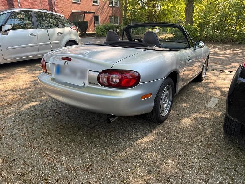 Second-hand Mazda MX5 110 CP (80 kW) 2002 Argintiu Cabrio