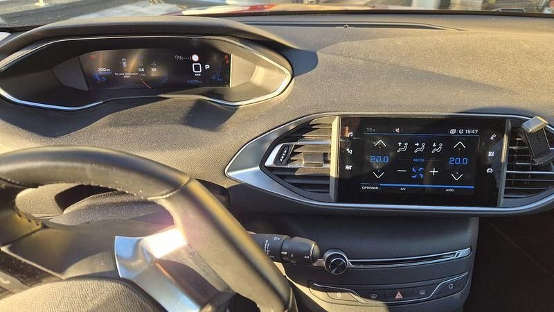 Gebraucht Peugeot 308 SW 131 PS (96 kW) 2020 Rot Kombi