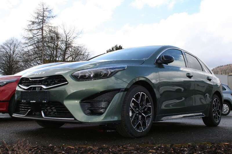 Experience green metallic Neu 2025 Kia ProCeed GT-Line Kleinwagen | 31.990 € - Bild 1/4