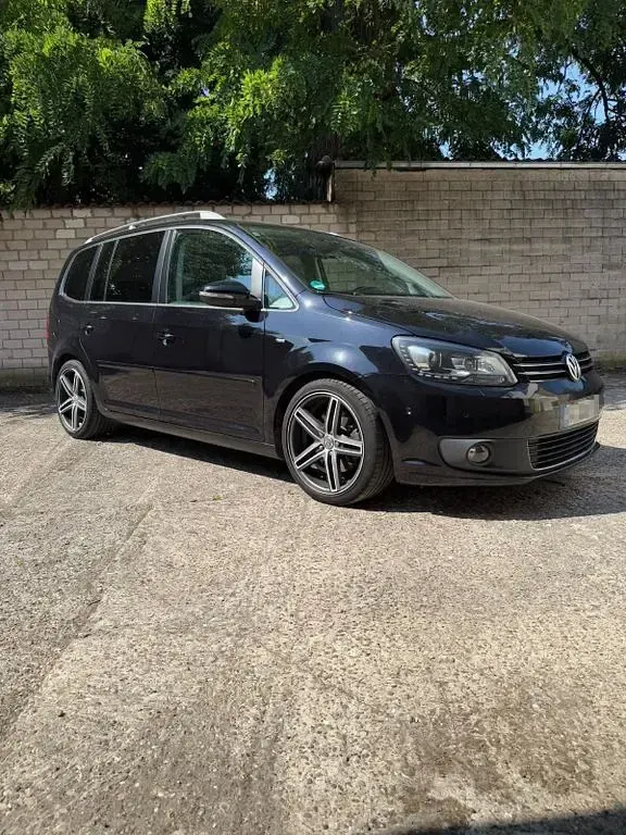 Gebraucht VW Touran Cup 140 PS (102 kW) 2014 Schwarz Van / Kleinbus