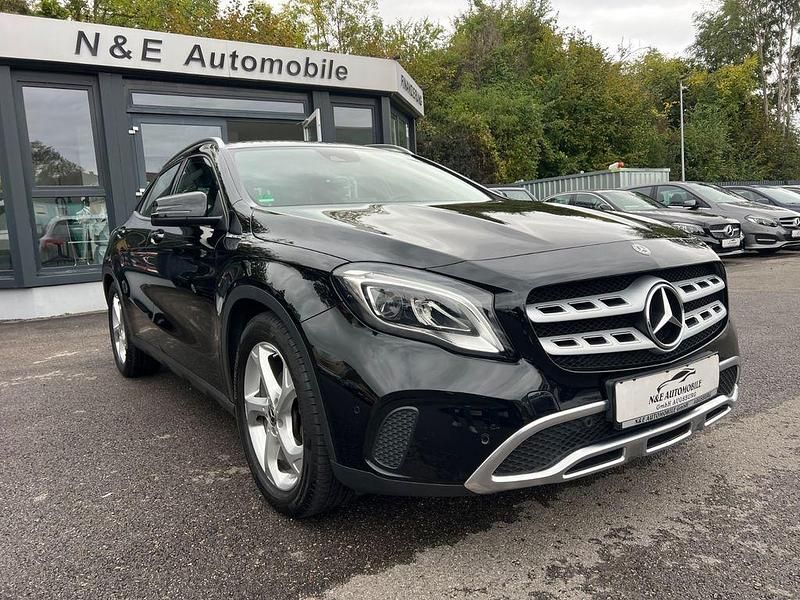 Schwarz Gebraucht 2019 Mercedes GLA180 Urban SUV | 21.490 € (Fairer Preis) - Bild 1/4