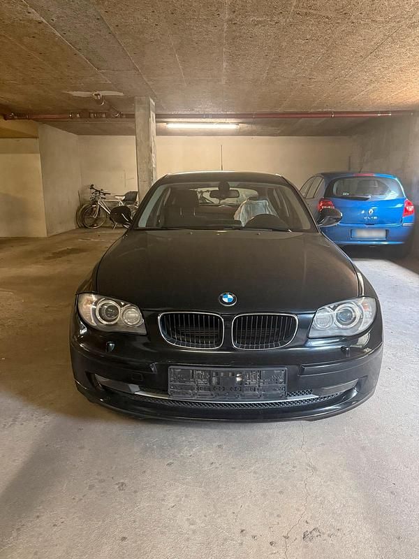 Gebraucht BMW 118 143 PS (105 kW) 2011 Schwarz Kleinwagen
