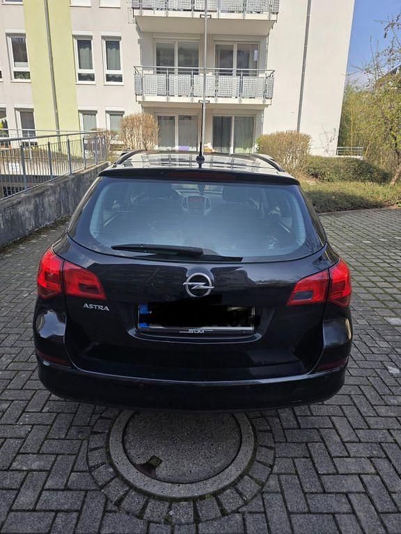 Gebraucht Opel Astra Edition 116 PS (85 kW) 2011 Schwarz Kombi