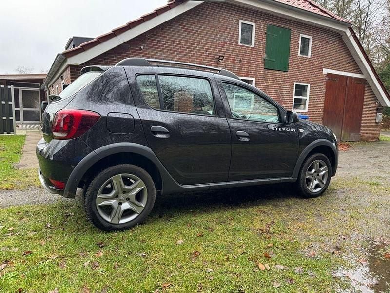 Gebraucht Dacia Sandero Prestige 90 PS (66 kW) 2017 Schwarz Limousine