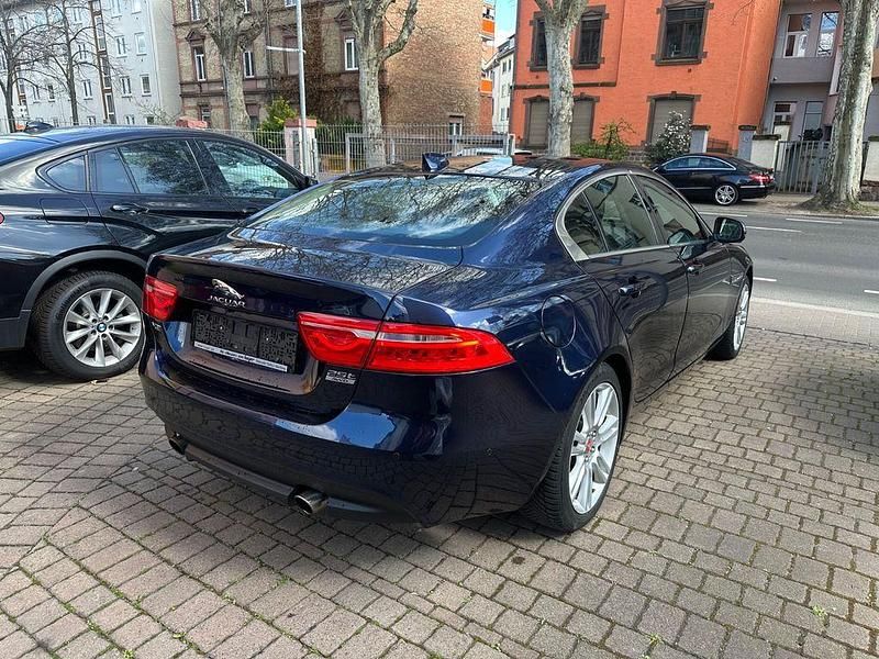 Gebraucht Jaguar XE 250 PS (183 kW) 2017 Blau Limousine