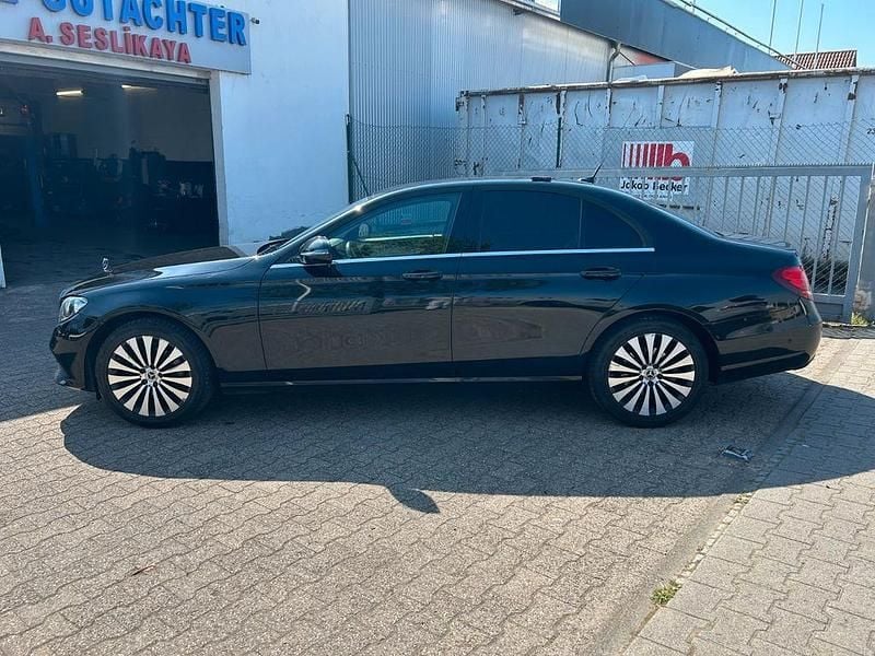 Gebraucht Mercedes E200 150 PS (110 kW) 2017 Schwarz Limousine
