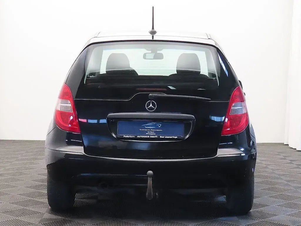 Gebraucht Mercedes A180 109 PS (80 kW) 2011 Schwarz Kleinwagen