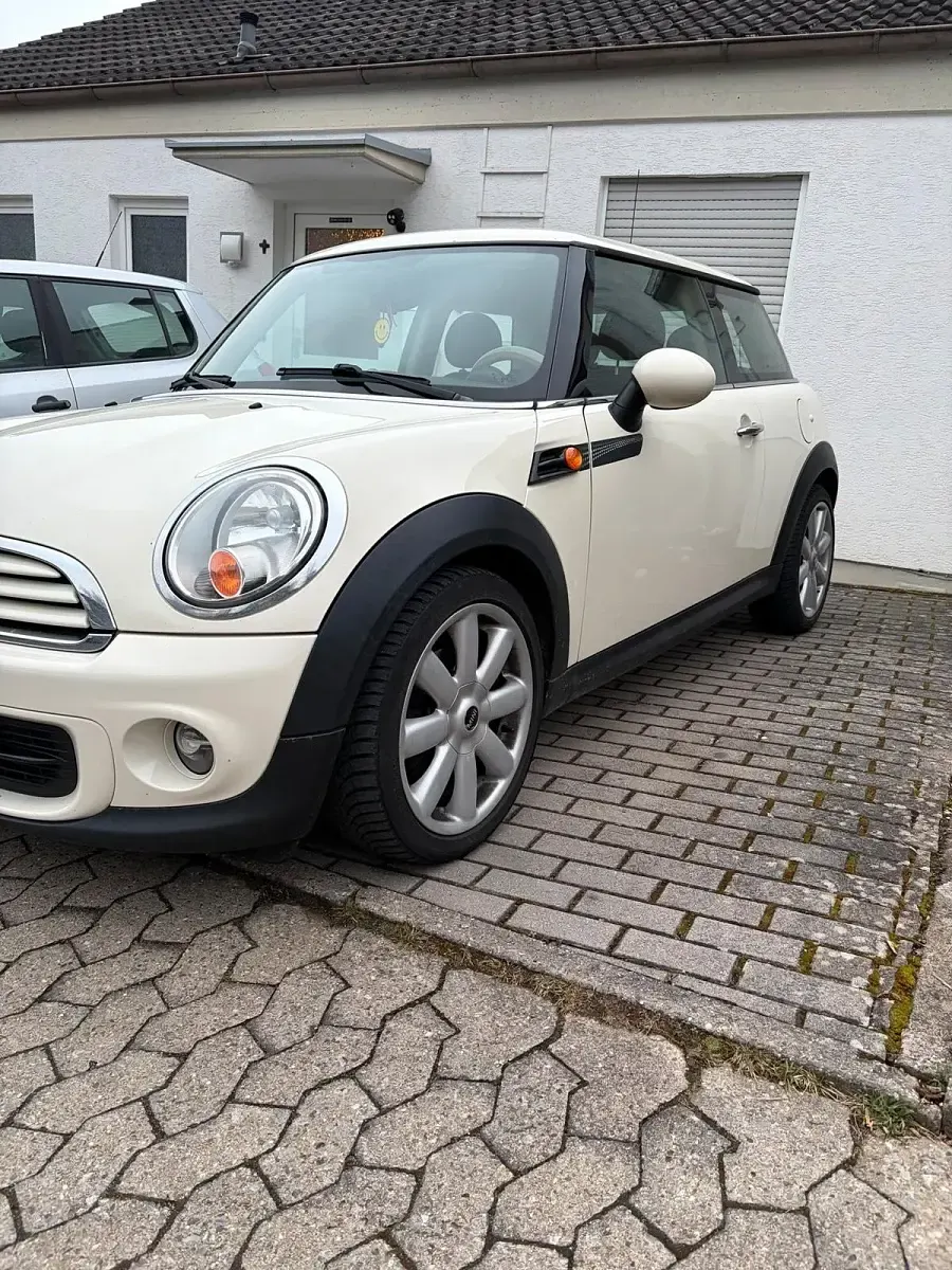 Gebraucht Mini Cooper 75 PS (55 kW) 2011 Weiß Kleinwagen