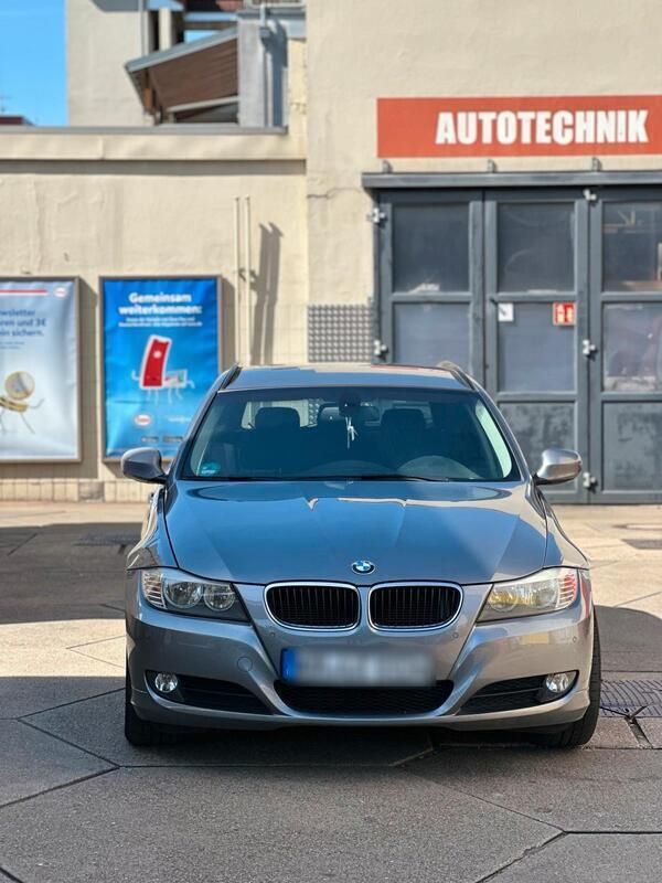 Grau Gebraucht 2010 BMW 320 Kombi | 3.800 € (Superpreis) - Bild 1/4