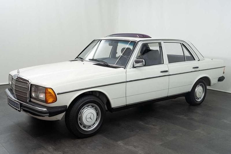 Gebraucht Mercedes 200 109 PS (80 kW) 1983 Weiß Limousine