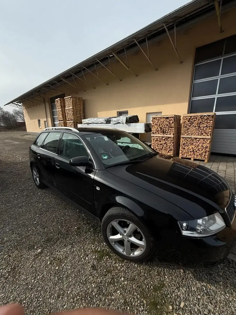 Używany Audi A4 135 KM (99 kW) 2001 Czarny Kombi