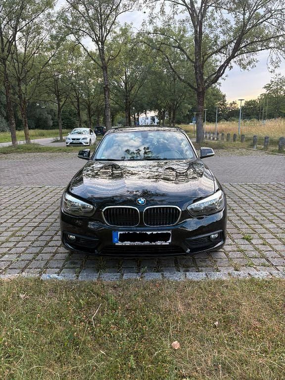 Schwarz Gebraucht 2017 BMW 118 Kleinwagen | 12.500 € (Fairer Preis) - Bild 1/4