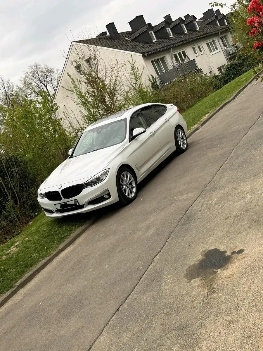 Second-hand BMW 330 258 CP (189 kW) 2014 Alb Berlinǎ