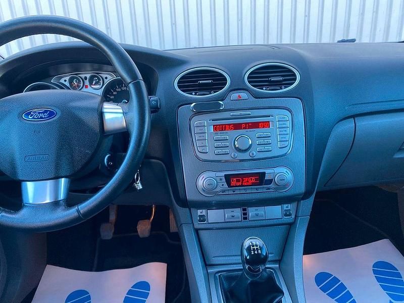 Gebraucht Ford Focus Titanium 101 PS (74 kW) 2009 Silber Limousine