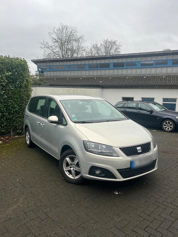 Silber Gebraucht 2011 Seat Alhambra Van / Kleinbus | 7.300 € - Bild 1/4