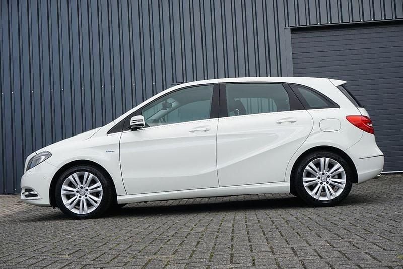 Gebraucht Mercedes B180 122 PS (89 kW) 2011 Weiß Van / Kleinbus