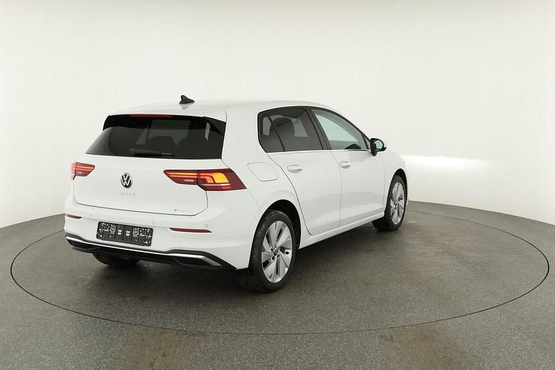 Neu VW Golf VIII Style 204 PS (150 kW) 2025 Pure white