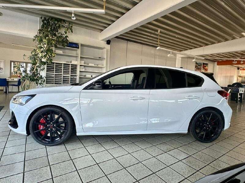 Gebraucht Ford Focus ST 280 PS (205 kW) 2024 Frostweiß Limousine
