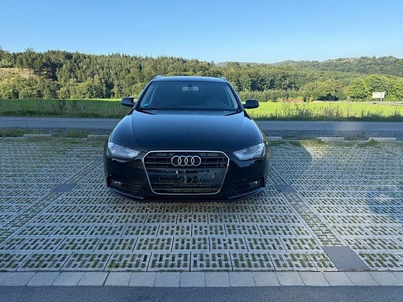 Schwarz Gebraucht 2012 Audi A4 Ambition Kombi | 9.700 € (Fairer Preis) - Bild 1/4