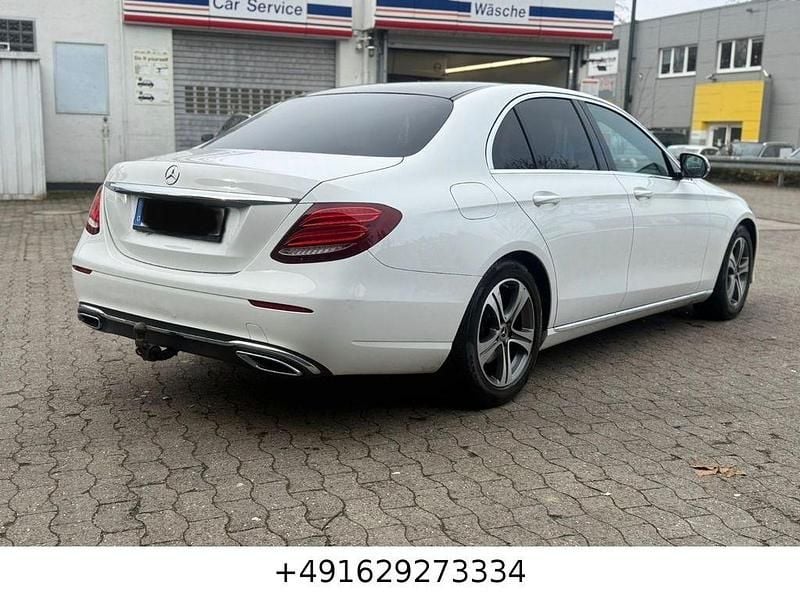 Gebraucht Mercedes E220 194 PS (142 kW) 2019 Weiß Limousine
