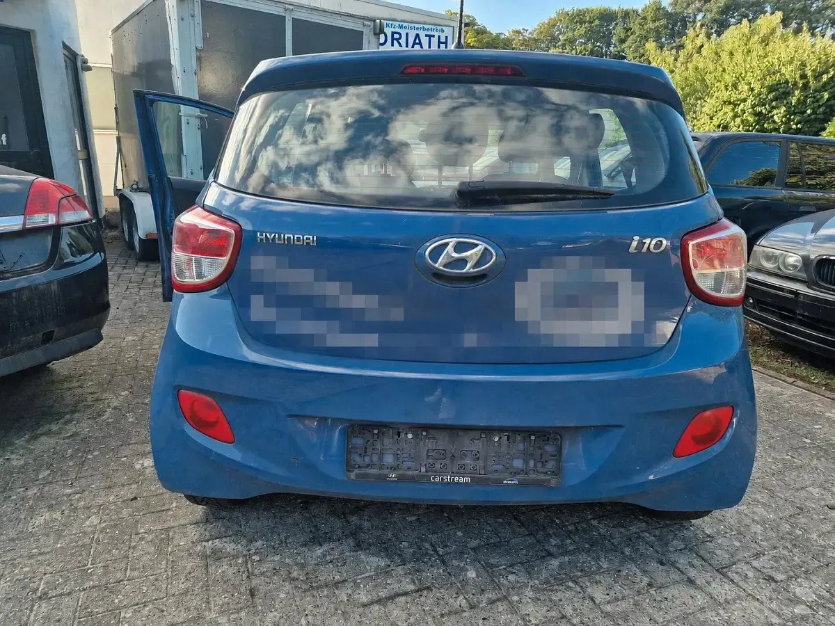 Gebraucht Hyundai i10 67 PS (49 kW) 2016 Blau Kleinwagen