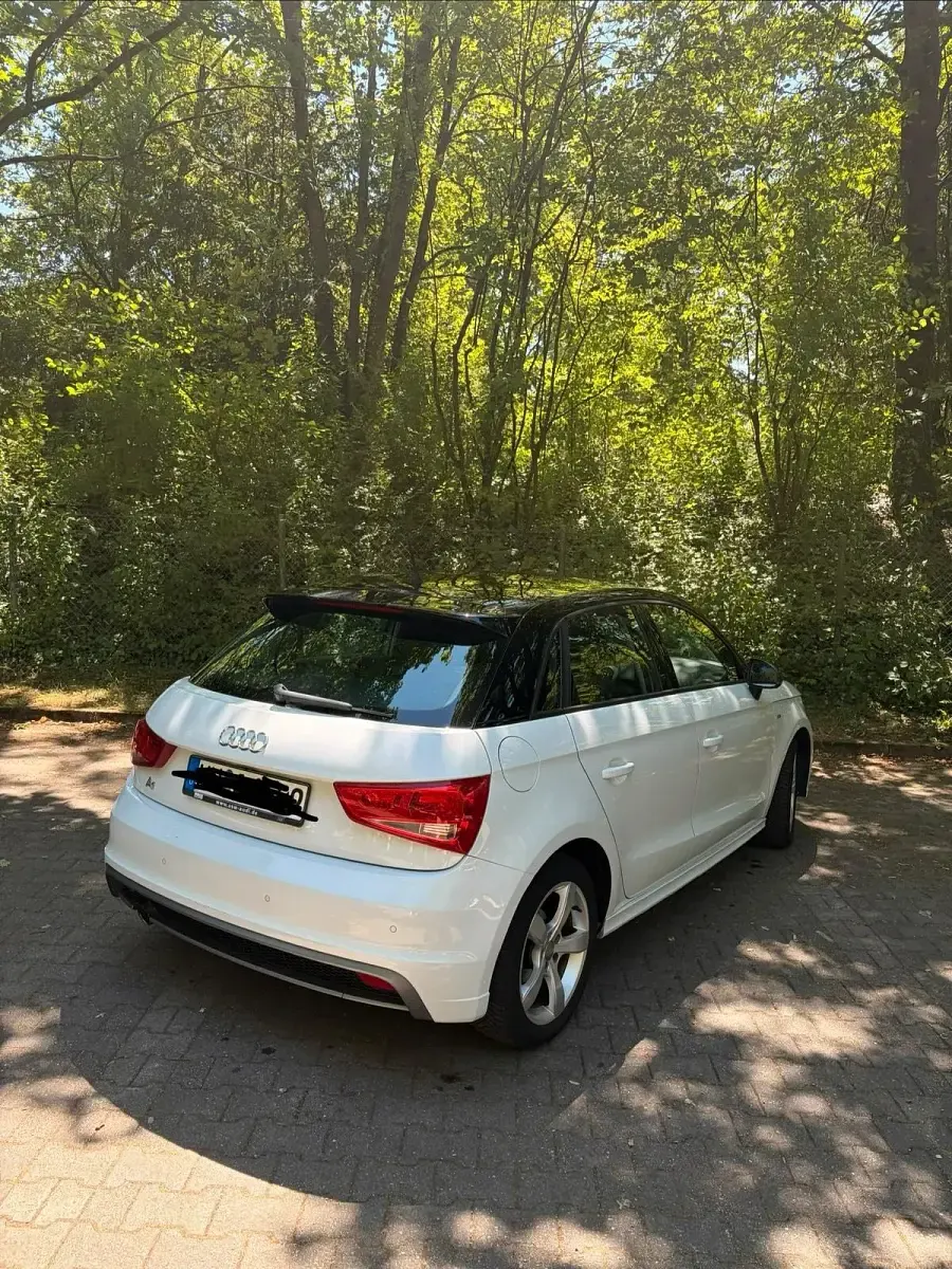 Gebraucht Audi A1 Sportback 86 PS (63 kW) 2013 Weiß Kleinwagen