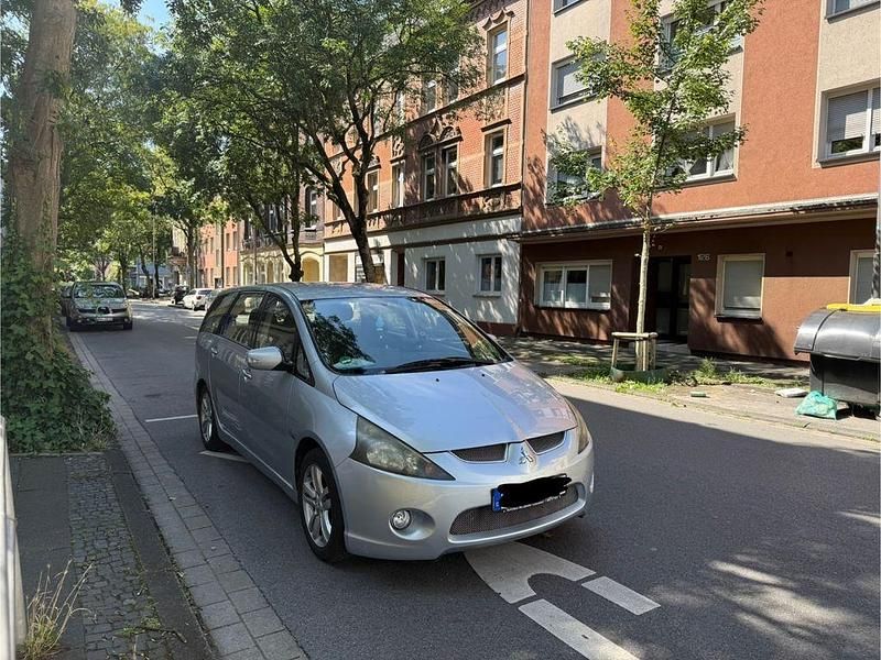 Silber Gebraucht 2006 Mitsubishi Grandis Invite Van / Kleinbus | 2.800 € (Etwas zu teuer) - Bild 1/4