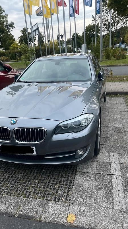 Grau Gebraucht 2013 BMW 525 Limousine | 13.500 € (Fairer Preis) - Bild 1/4